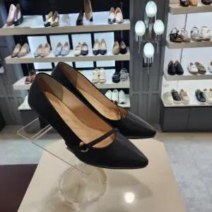 [엘칸토]엘칸토 HC10 여성소가죽6cm펌프스검정 LCWD66U31319 (40769700)