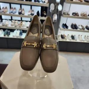 [엘칸토]엘칸토 HC10 여성5cm클레식로퍼베이지 LCWD42U539TP (41033218)