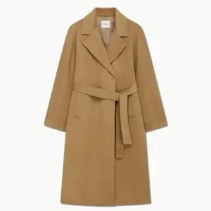 [롯데백화점]시스티나 핸드메이드 카라 벨티드 롱 코트