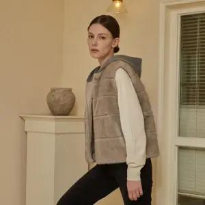 [유로컬렉션] [택가 129,000원]호리젠탈 울 후디드 페이크 퍼 베스트