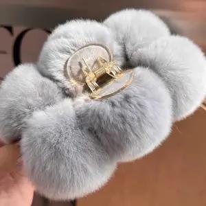 여성 겨울 반묶음 올림머리 데일리 헤어 집게핀 클립