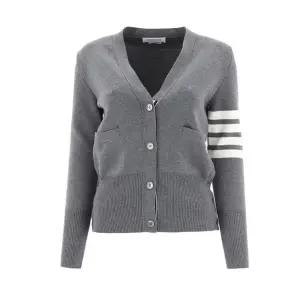 [톰브라운] 울 4-바 브이넥 카디건 FKC207A 00014 035