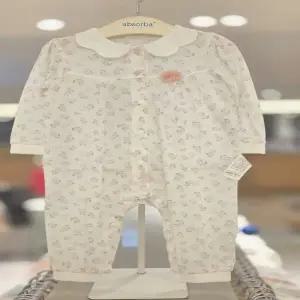 [압소바] (26년봄신상)꽃토끼뱀부우주복 (A1110613)