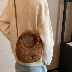 (색상 베이지)여성 뽀글이 토트백 크로스 숄더백 퍼 겨울 털가방