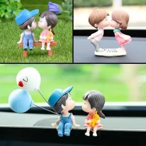 차량용 피규어 귀여운 뽀뽀 커플 자동차 장식 소품 뽀뽀하는남녀