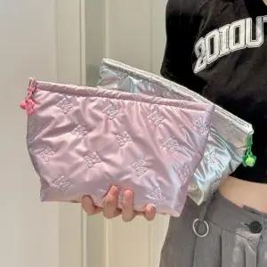 빅사이즈 리본 엠보 발레코어 소프트 빅 파우치 2색상