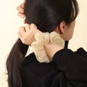 엔젤슈슈 비침 레이스 곱창밴드 베이지 스크런치