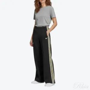 아디다스 KD2963 스포츠 테일러드 팬츠 블랙