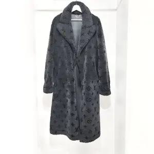 [중고명품] X 버질아블로 모노그램 시어링 코트 L848486