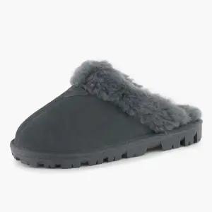 [롯데백화점]베어파우 MARY 여성 경량 소가죽 양털 어그 슬리퍼 K814049PD-W 챠콜