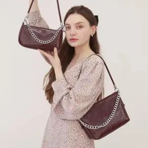 [선물증정] 힐링그래스 2WAY 미니 크레센트 소가죽 여성 숄더 크로스백 HGSG2951