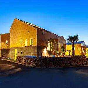 [제주 펜션] 제주 더휴풀빌라 by 셀디 (이호테우,하귀,애월,한림,협재)