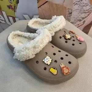 [크록스] HC03 클래식 플리스 라인드 클로그 남여공용 겨울 슬리퍼 샌들 털신 211396-195 (S43390463)