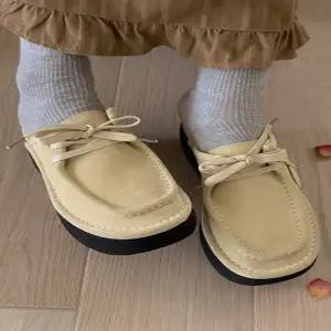 [엘루이즈][엘루이즈] [소가죽  키높이] 코코미 캐주얼 베이직 간절기 하트 둥근코 통굽 슬리퍼(2color)