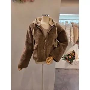 [대구백화점] [클리지]니트 후드 양털 집업 무스탕(CP9DLT02)