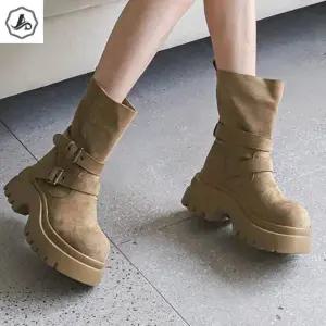 [애슬릿] 앵클 부츠 워커 여성 버클 버튼 스웨이드 키높이