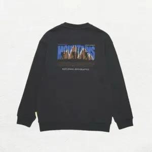 네셔널지오그래픽키즈 내셔널지오그래픽 키즈 현대점 2025신상 K253USW040 시즌 백그래픽 맨투맨 DGREY 223