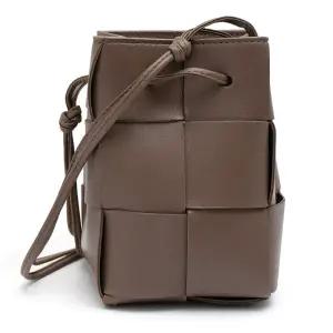 [명품] 카세트 미니 크로스바디 버킷백 680217 VCQC4 2560