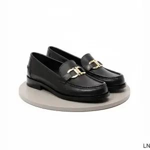 SALVATORE FERRAGAMO 간치니 오너먼트 모카신 01H704 769755
