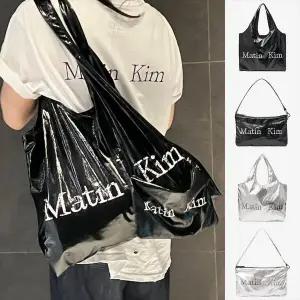 [마뗑킴] 남녀공용 크랙 로고 미니 파우치 + 글로시 에코백 인 스트롱 블랙 / 실버 숄더백 2 COR