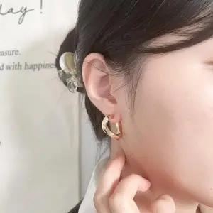 [셀러허브]여자 트라이앵글 금색 미니멀리즘 귀걸이 (S12265417)