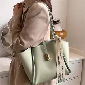 [셀러허브][라일리] Rly 여성 쇼퍼백 캐주얼 손가방 파우치내장 그린 가방 (S9515355)