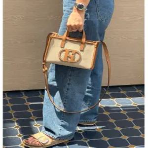 헤지스 액세서리 [백화점BEST][스테디셀러][H20캔버스토트] H소가죽 패치 베이지 토트 겸 숄더백 S HIBA5