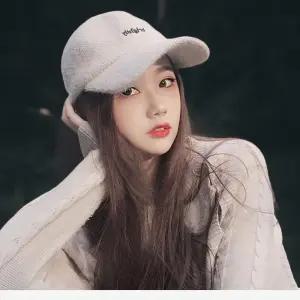 여성용 겨울 방한 소프트 퍼 캡 모자 레터링 디자인