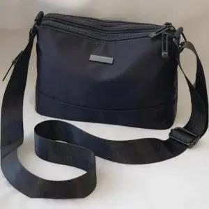 여성 스트리트 스타일 블랙 옥스포드 끈조절 미니 크로스백