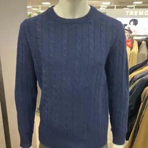 [트레몰로] HC09 캐주얼 라운드 니트 25FW 겨울 남성 네이비 부드러운 울 혼방 BR (S41530040)