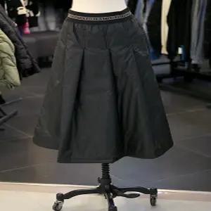 [르니앤맥코이]허리 밴딩 핀턱 패딩 스커트 ARAMN01SK100HJY-1