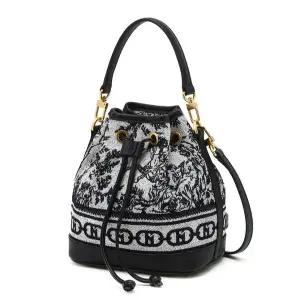 [헤지스](대구신세계)[H.Toile] 뜨왈드주이 네이비 자카드 복조리 미니 크로스백 HIWA6E310N3