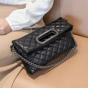 여성 20대 퀼팅 디자인 미니 사각 크로스백 체인 스트랩