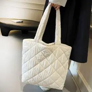 누비 가방 여성 숄더백 누빔 빅 데일리 아이보리 (WFK43BG)