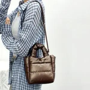 패딩 미니 크로스백 토트백 광택 가방 커피 (WFK43D4)