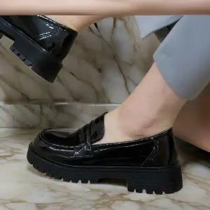 여성 검정 셋업 애나멜 매트 통굽단화 로퍼