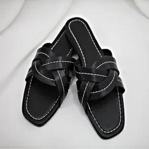 여자 꼬임슬리퍼 여름 패션 낮은굽 뮬 스티치 2색 (WFJ72ZT)