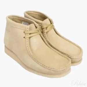 클락스 왈라비 부츠 메이플 스웨이드 26155516