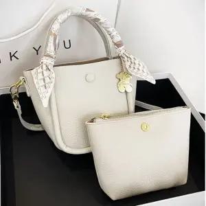 토트크로스 미니백 가방 여성 스카프 파우치 아이보리 (WFK9AFY)