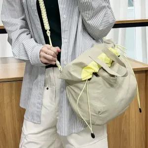 칼라 매듭끈 조리 토트 크로스 가방 베이지 (WFK9AK6)