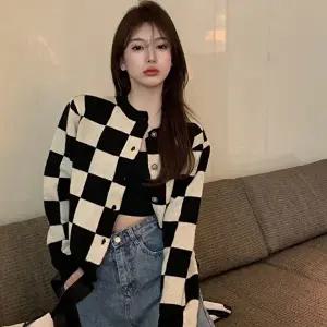 여성 귀여운 체크패턴 단조로운 컬러 니트 가디건 (KYR-WFFHFM5)