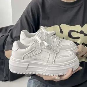 여성 데일리 운동화 러닝화 심플 깔끔한 키높이 신발