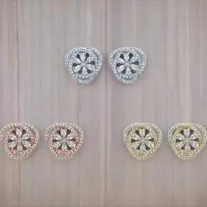 [하프클럽/]여성용 럭셔리 꽃잎 디자인 큐빅 실버 귀걸이