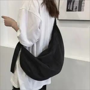 가방 남녀공용 크로스백 나일론 반달모양 바디백 방수