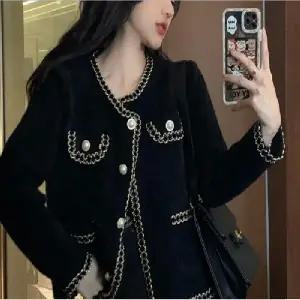 여성가디건 라운드 넥 단추 슬리브 금장라인 포인트 사무실 정장 하객룩 직장