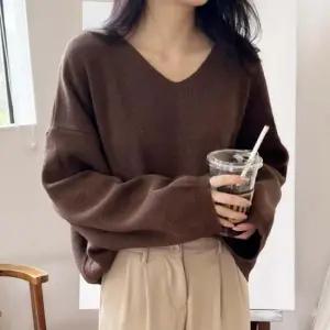 30대여성 여성 간절기 데일리 베이직 루즈핏 여리핏 브이넥 니