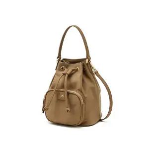 [닥스 여성]닥스 액세서리 여성 베이지 로고장식 가죽 토트백  (WCBA5E665I2)