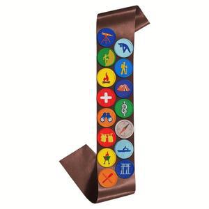 16개 자수 스카우트 배지 패치와 브라운 새틴 띠, 접착식 및 다림질식 디자인 패치, 의상 액세서리