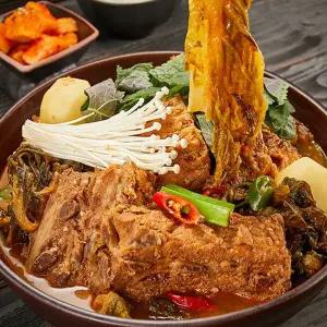 [통뼈감자탕] 부산 20년 전통의 맛 그대로 통뼈감자탕 1kg 4개