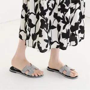 [오노마] ONM 큐빅장식 플랫신발 여름 슬리퍼 캐주얼 포인트신발 (S8752759)